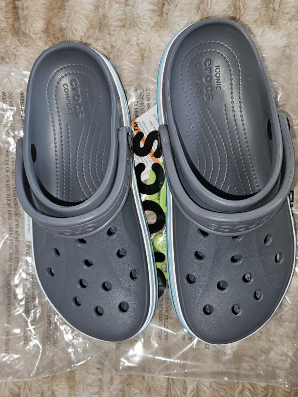 New Crocs US man size 6 / Woman Size 8,